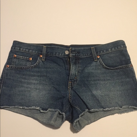 Levi's Pants - Women’s Levis denim shorts